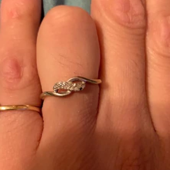 Infinity ring - Picture 2 of 2